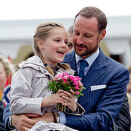 Kronprins Haakon og Prinsesse Ingrid Alexandra i Fosnavåg (Foto: Stian Lysberg Solum / NTB scanpix)